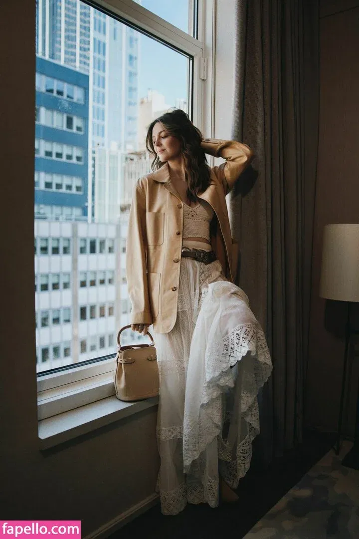 Ella Hunt Onlyfans Photo Gallery 