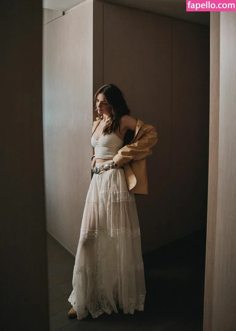 Ella Hunt Onlyfans Photo Gallery 