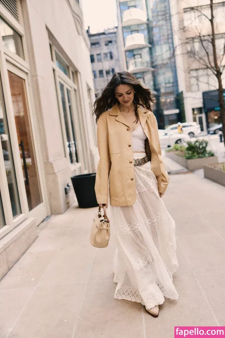 Ella Hunt Onlyfans Photo Gallery 