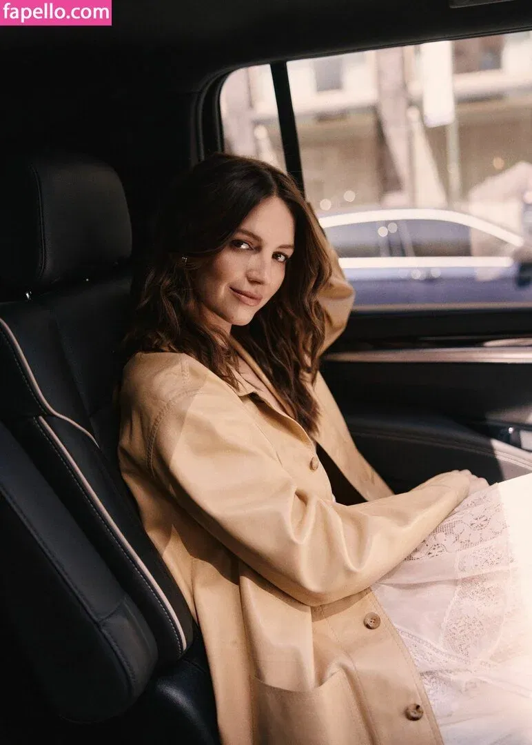 Ella Hunt Onlyfans Photo Gallery 