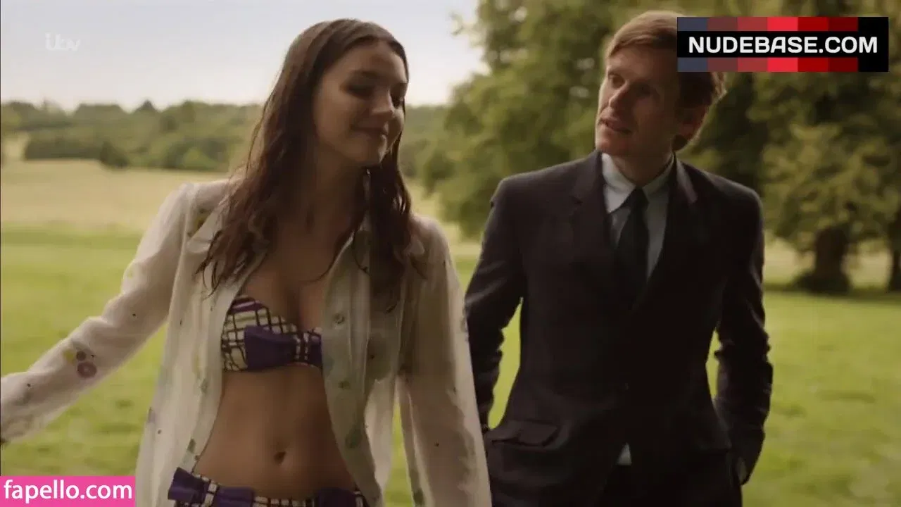 Ella Hunt Onlyfans Photo Gallery 