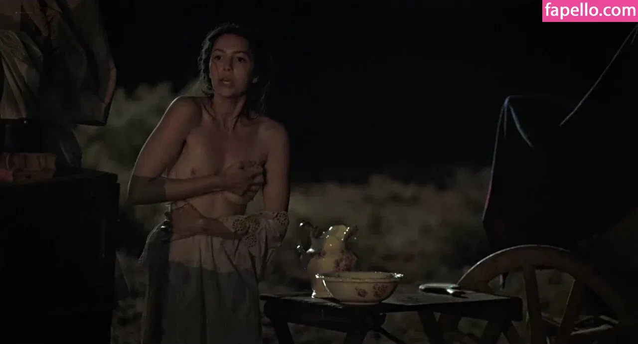 Ella Hunt Onlyfans Photo Gallery 