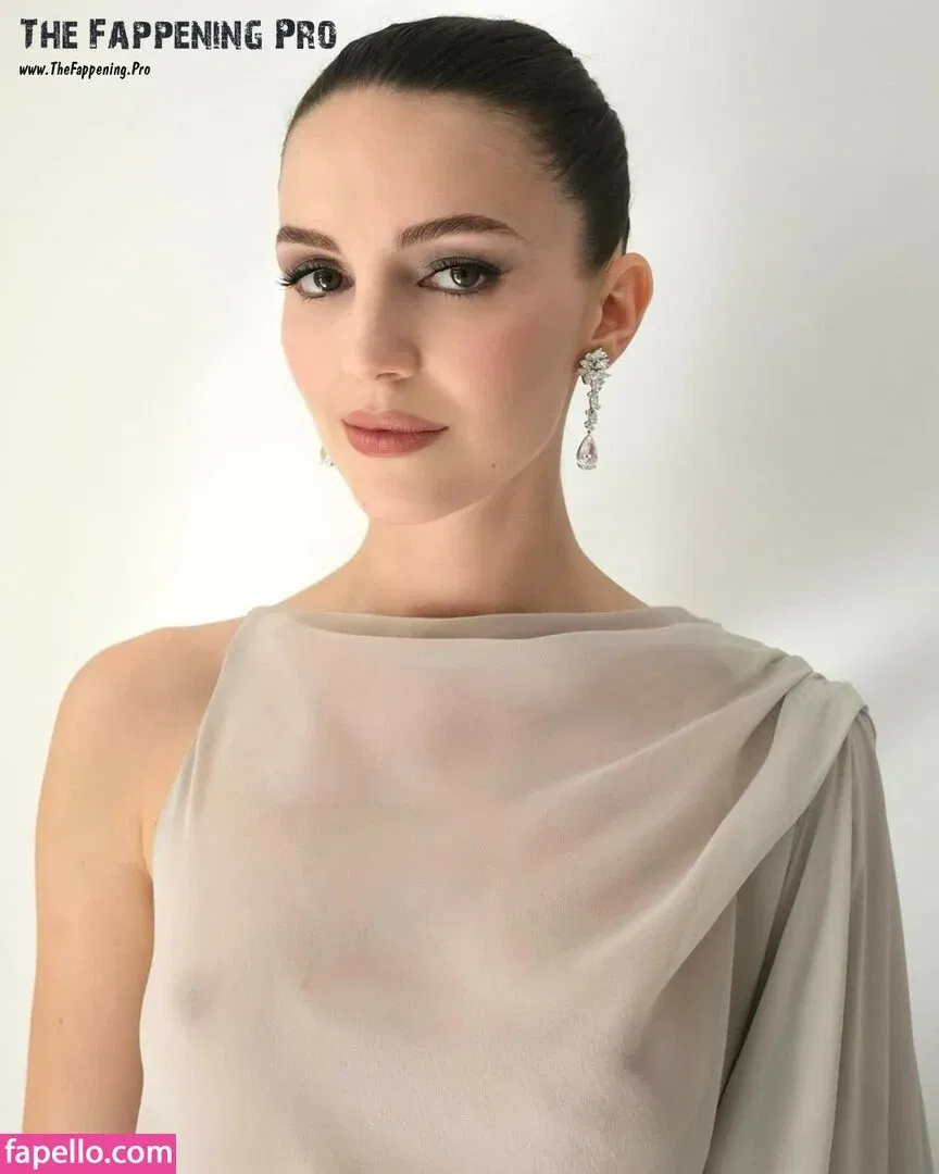 Ella Hunt Onlyfans Photo Gallery 