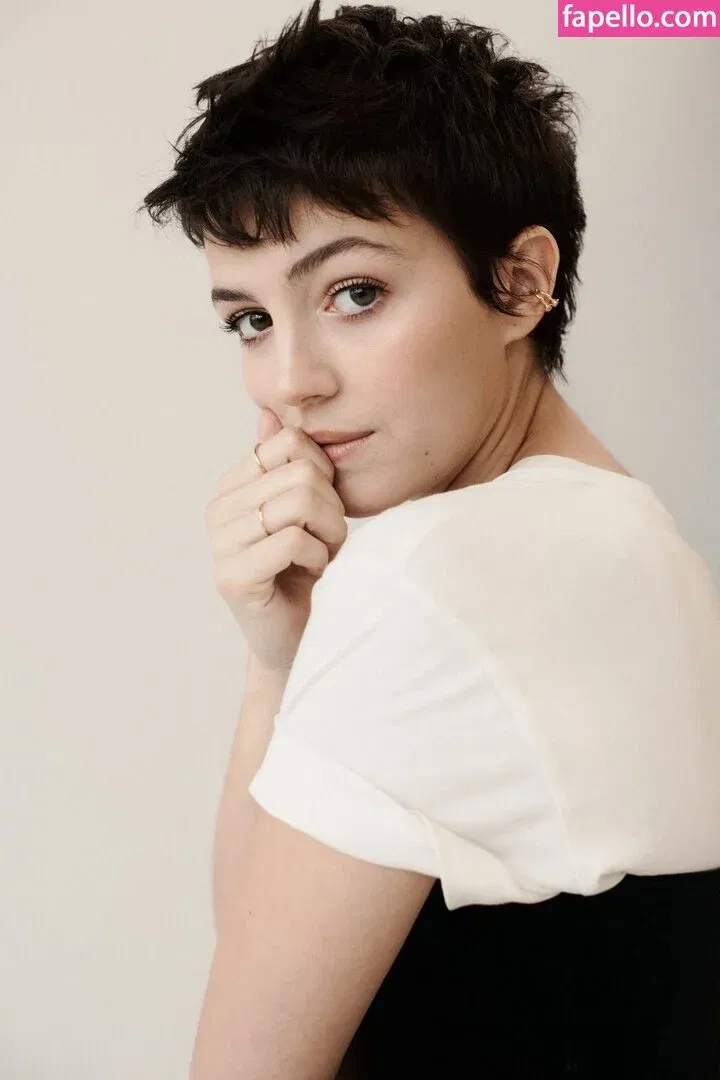 Ella Hunt Onlyfans Photo Gallery 