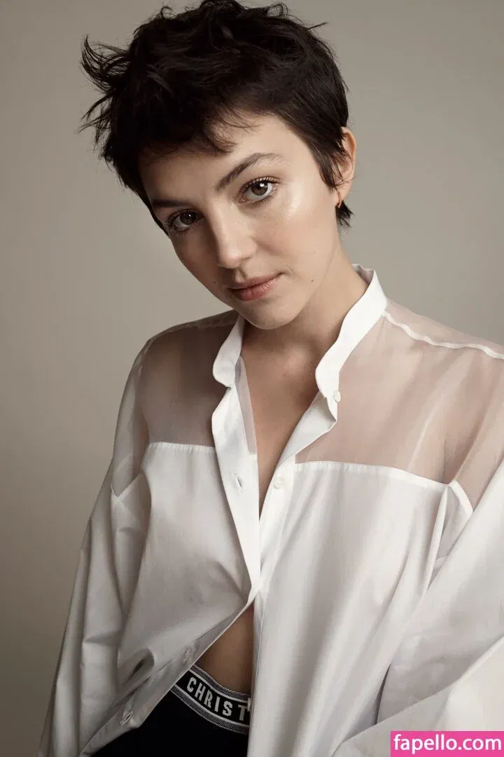 Ella Hunt Onlyfans Photo Gallery 