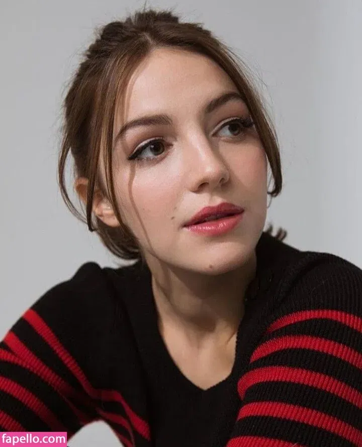 Ella Hunt Onlyfans Photo Gallery 