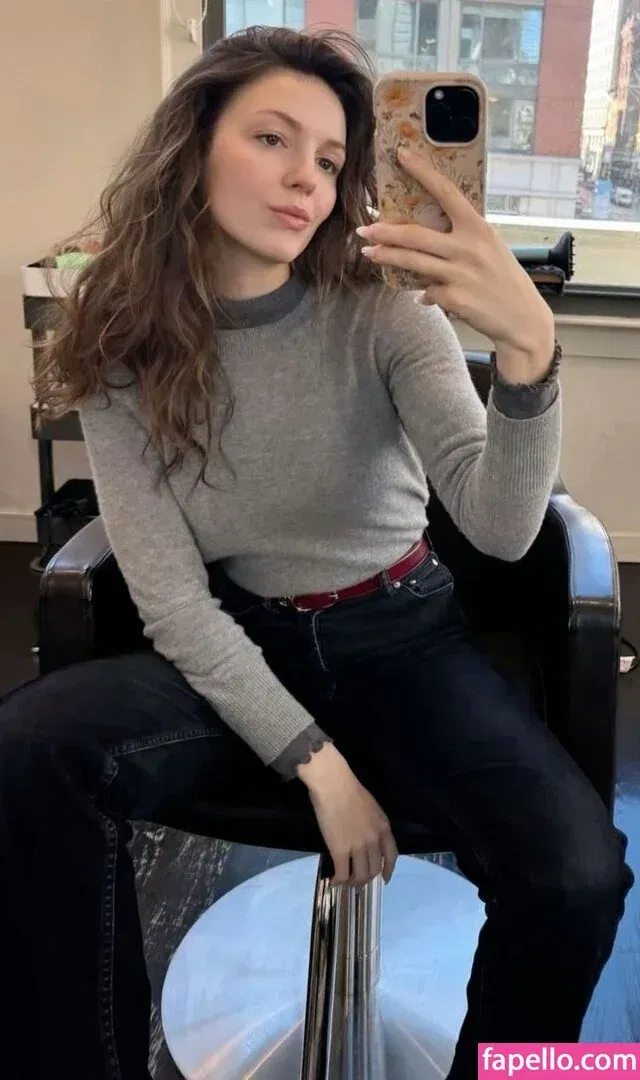 Ella Hunt Onlyfans Photo Gallery 