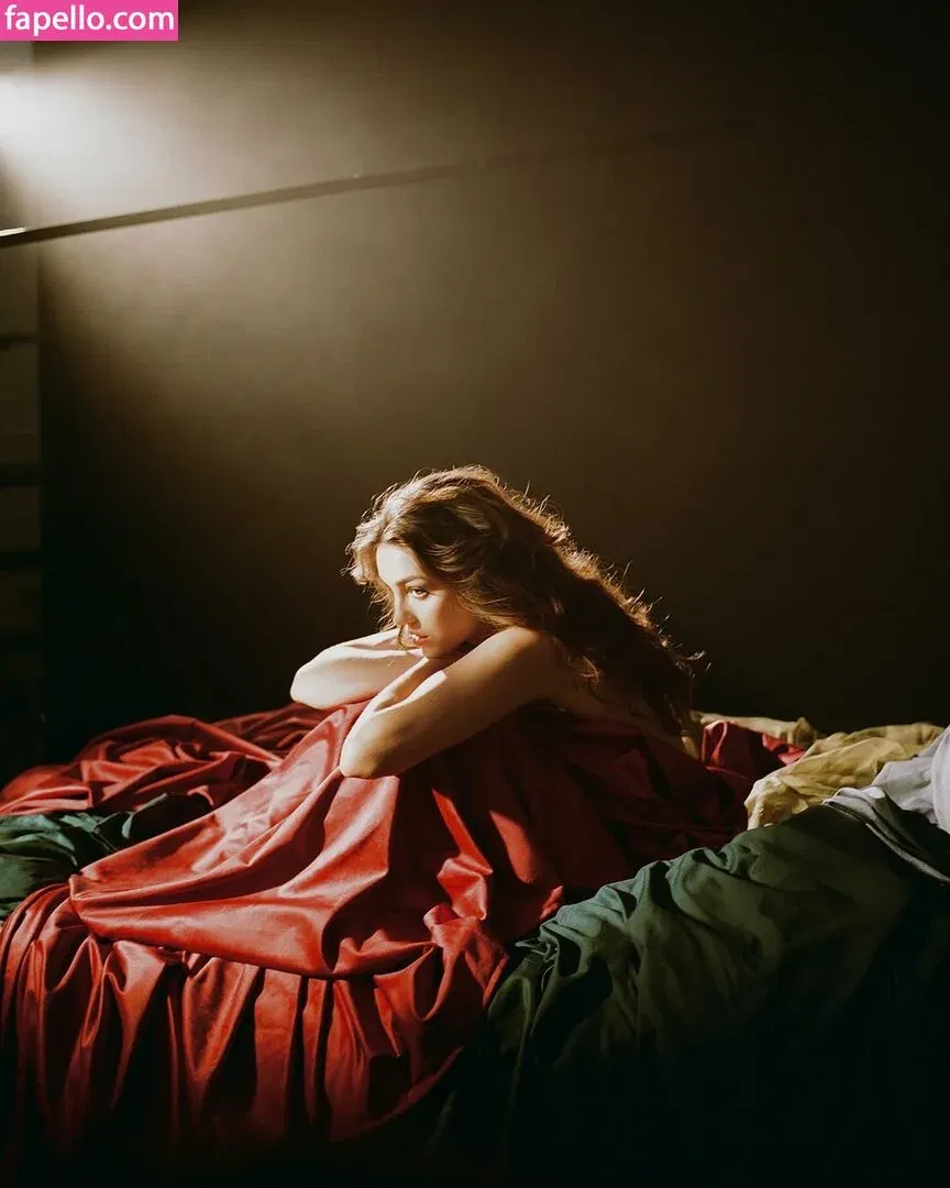 Ella Hunt Onlyfans Photo Gallery 