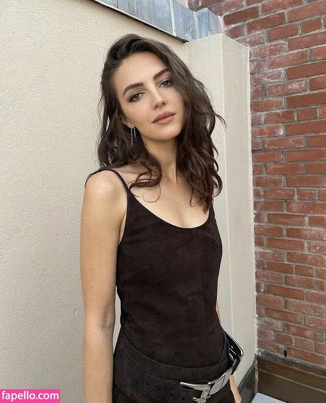 Ella Hunt Onlyfans Photo Gallery 