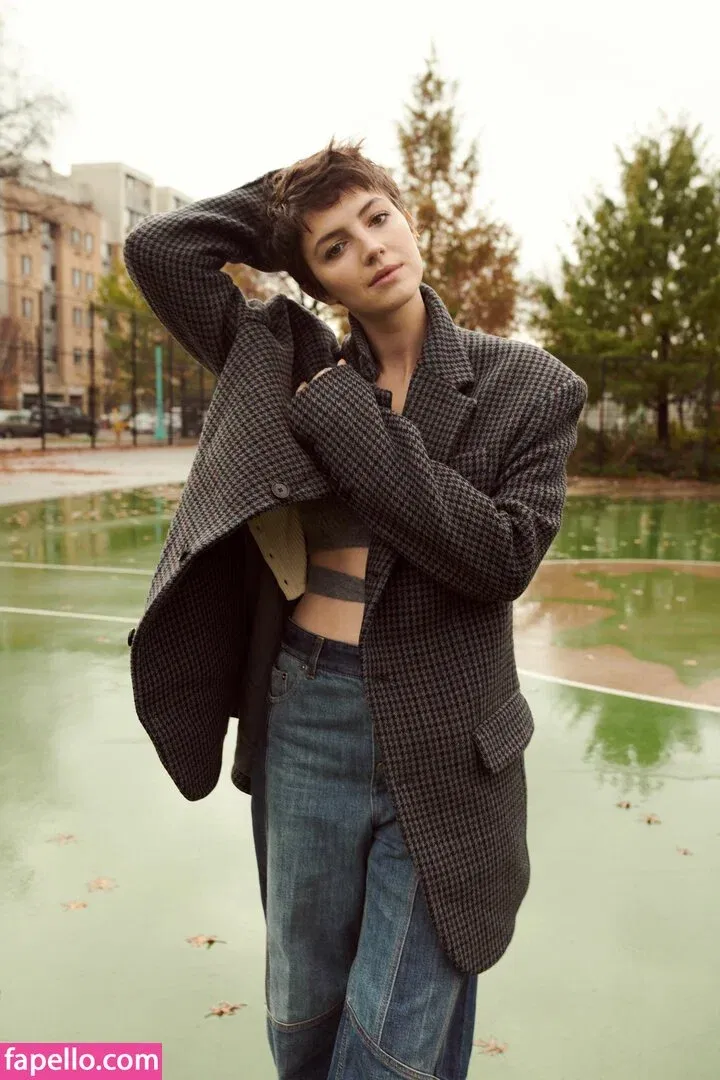 Ella Hunt Onlyfans Photo Gallery 