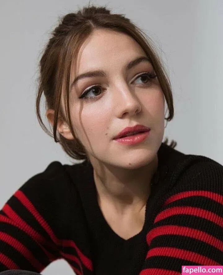 Ella Hunt Onlyfans Photo Gallery 