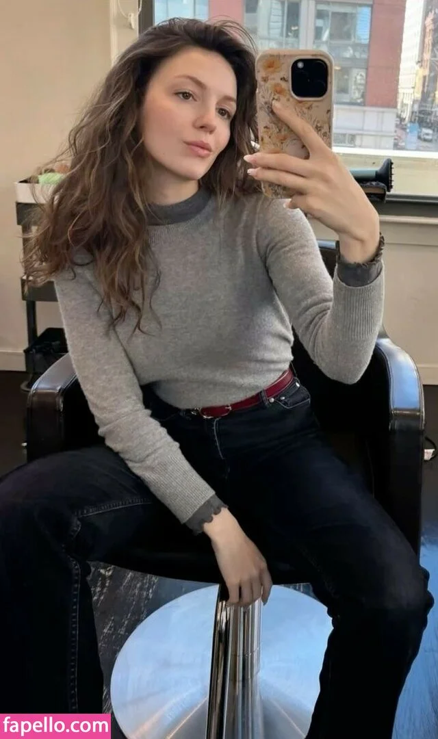 Ella Hunt Onlyfans Photo Gallery 