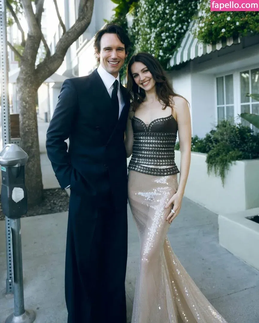 Ella Hunt Onlyfans Photo Gallery 