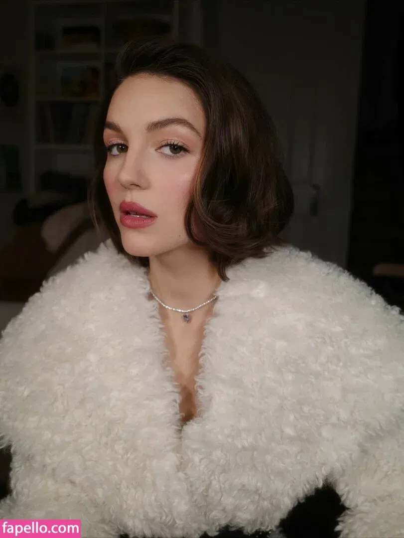 Ella Hunt Onlyfans Photo Gallery 