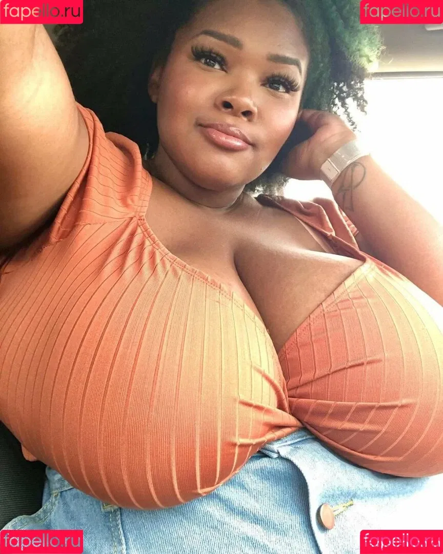 MsMoodyBB Onlyfans Photo Gallery 