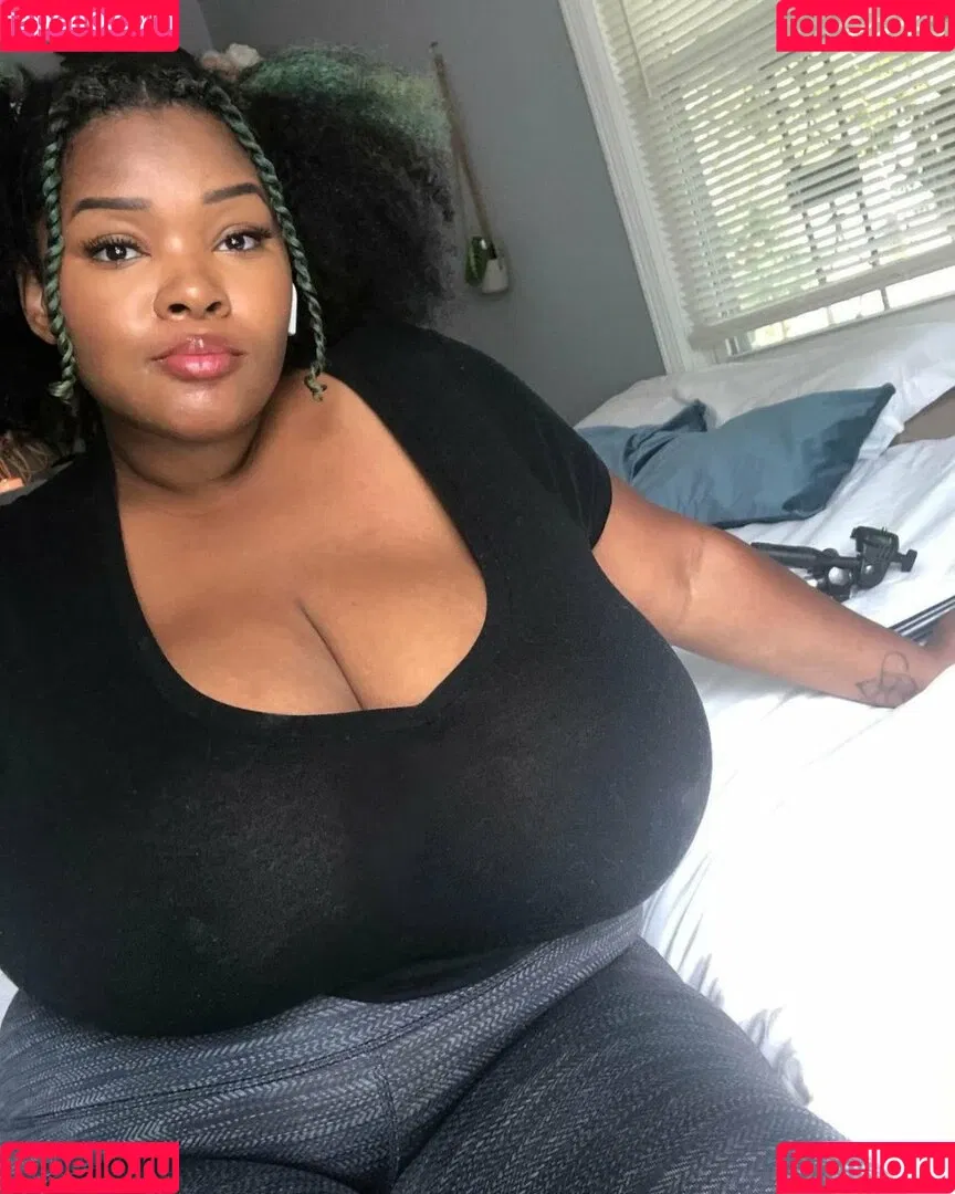 MsMoodyBB Onlyfans Photo Gallery 