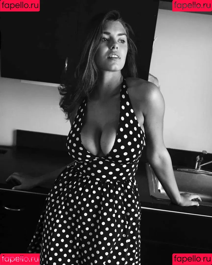 Lauren Searle Onlyfans Photo Gallery 