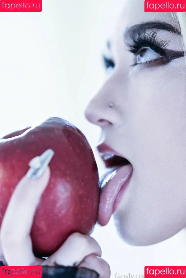 Queen Tofu Onlyfans Photo Gallery 