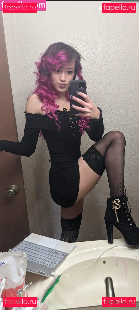 Queen Tofu Onlyfans Photo Gallery 