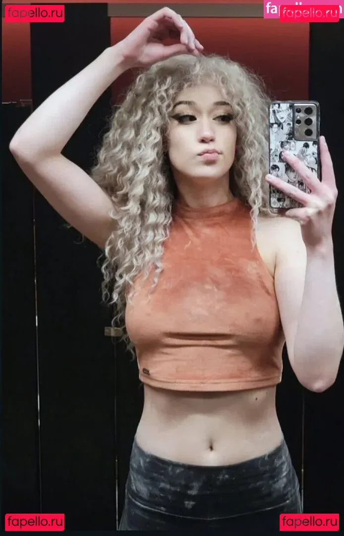 Queen Tofu Onlyfans Photo Gallery 