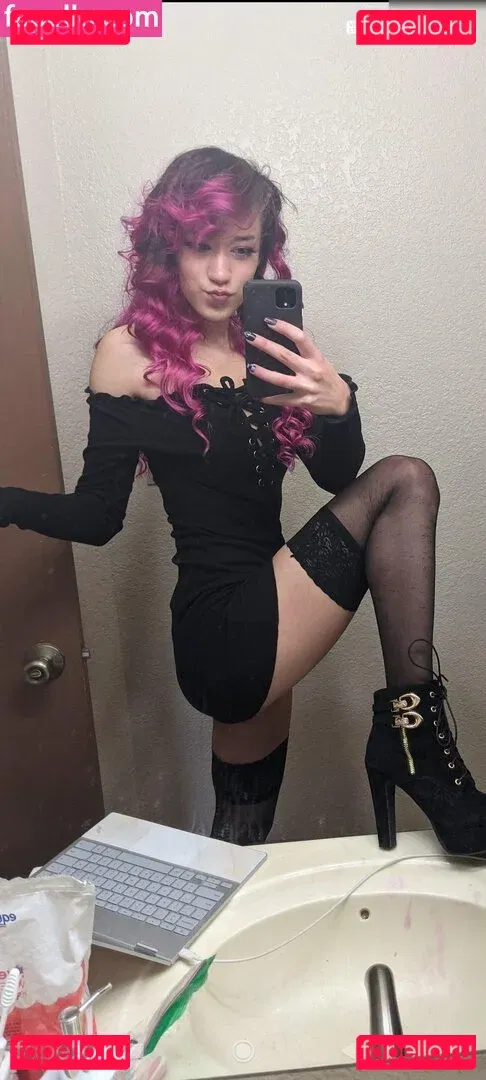 Queen Tofu Onlyfans Photo Gallery 