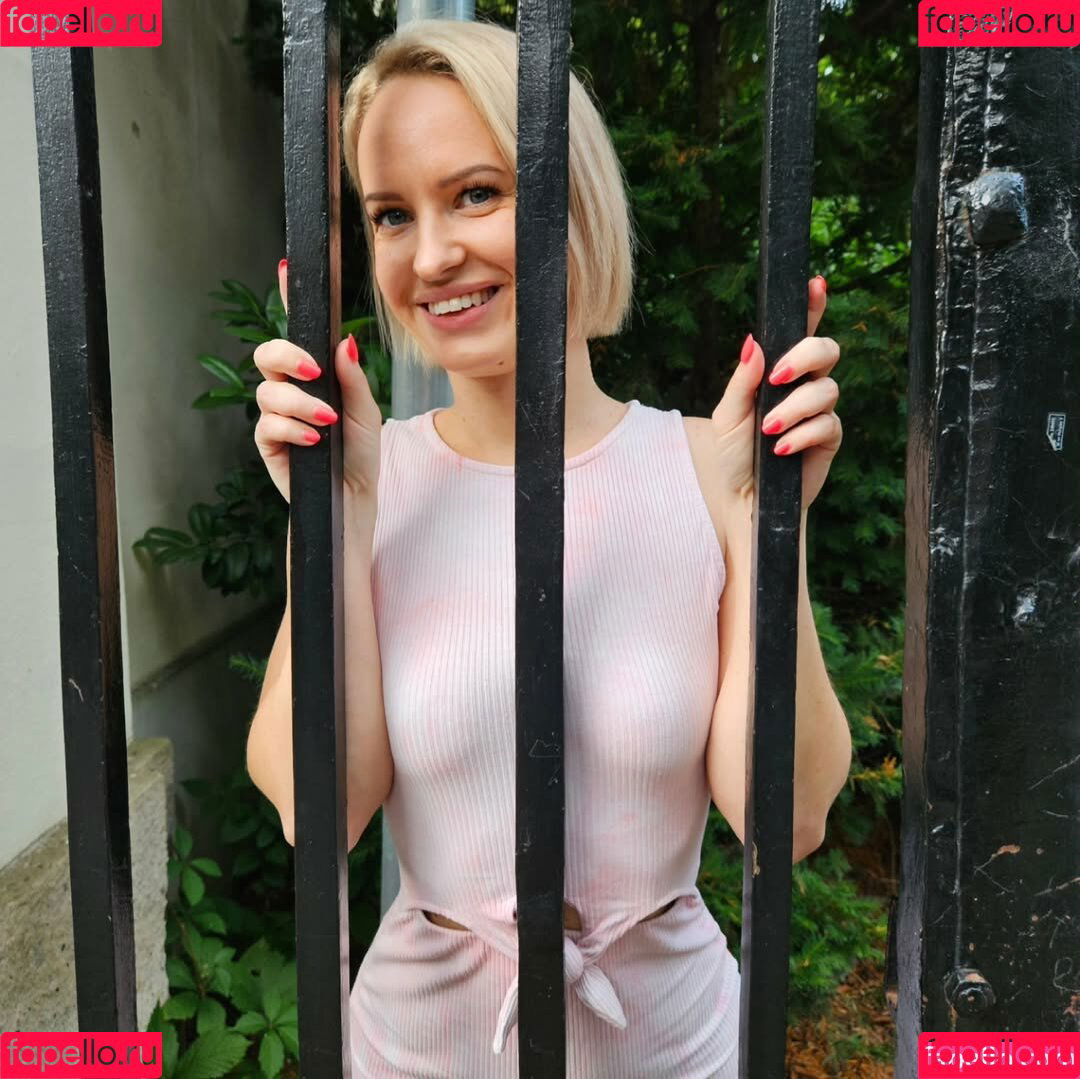 Poppy Leonie Onlyfans Photo Gallery 