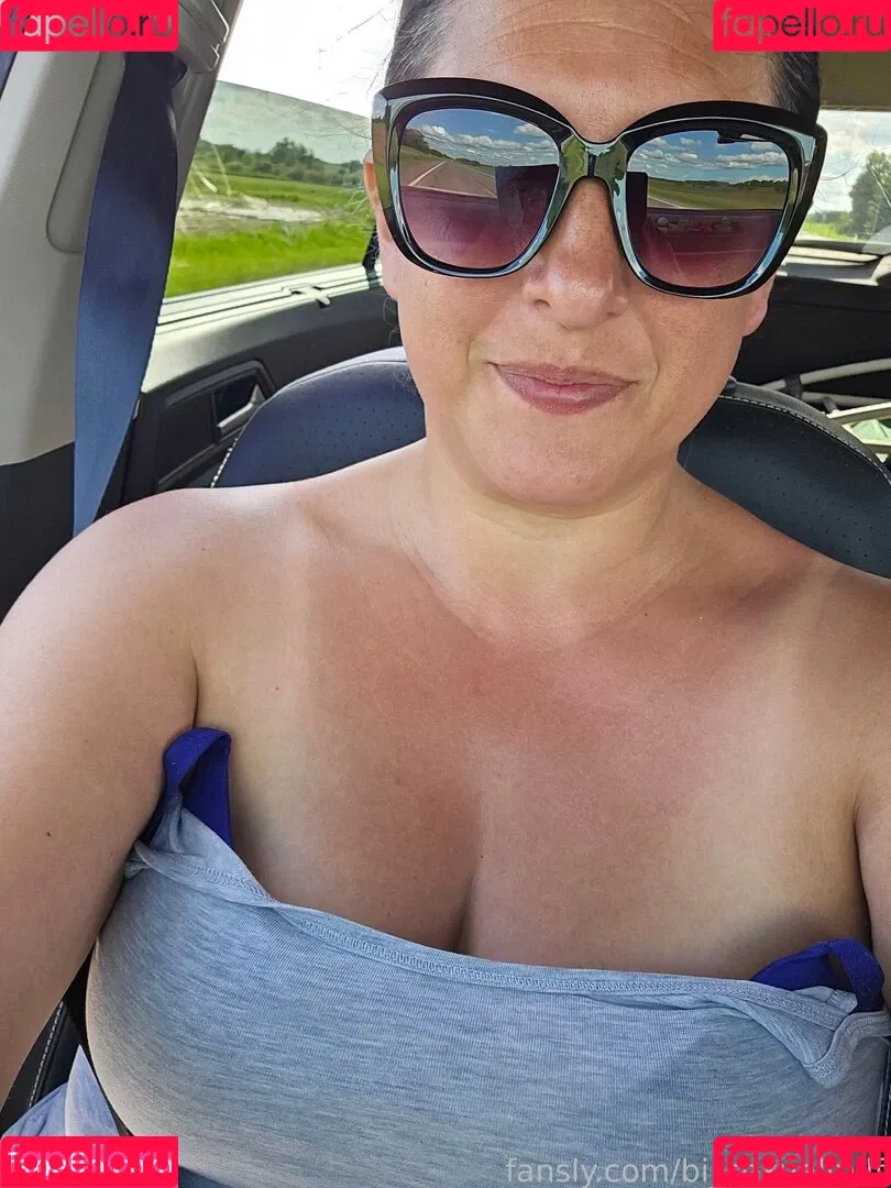 bi_sexualmilf Onlyfans Photo Gallery 