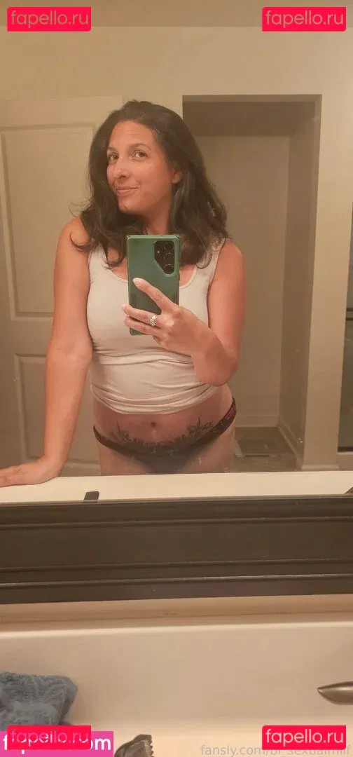 bi_sexualmilf Onlyfans Photo Gallery 