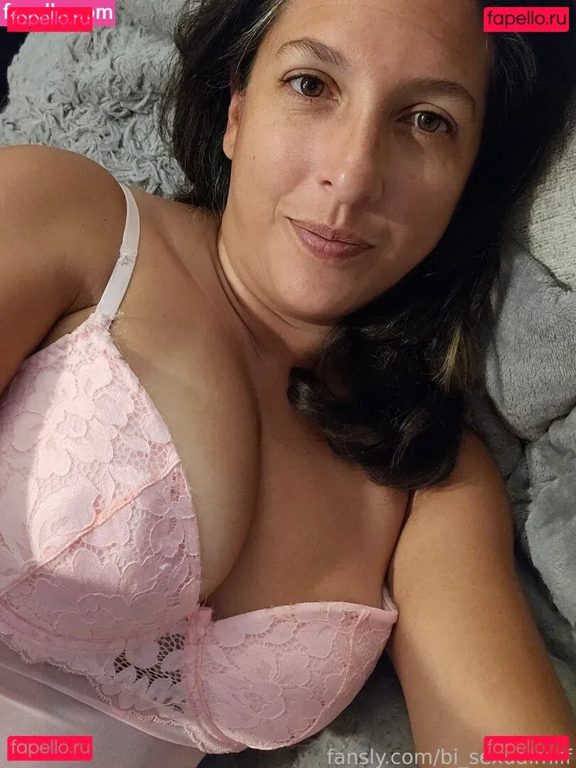 bi_sexualmilf Onlyfans Photo Gallery 