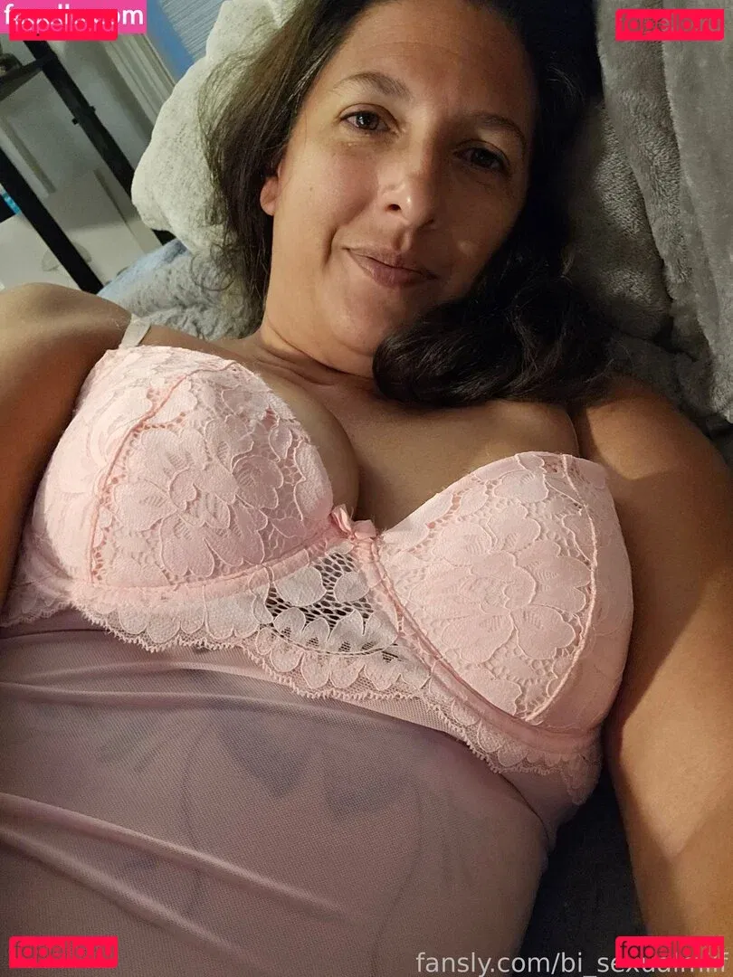 bi_sexualmilf Onlyfans Photo Gallery 