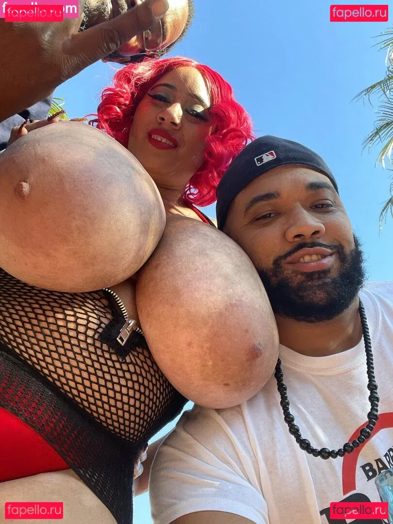 Roxi Red Onlyfans Photo Gallery 