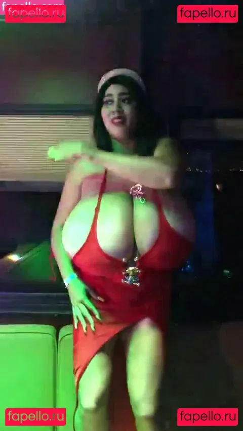 Roxi Red Onlyfans Photo Gallery 