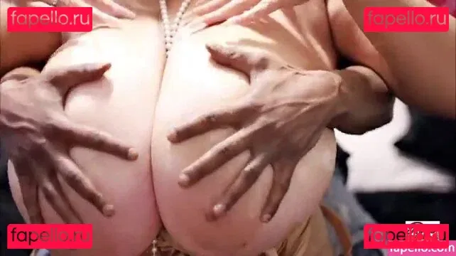 Roxi Red Onlyfans Photo Gallery 