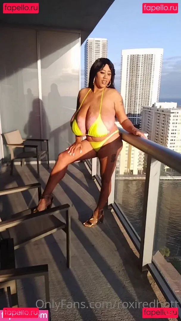 Roxi Red Onlyfans Photo Gallery 