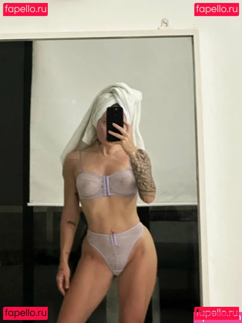 Arinawhynot Onlyfans Photo Gallery 