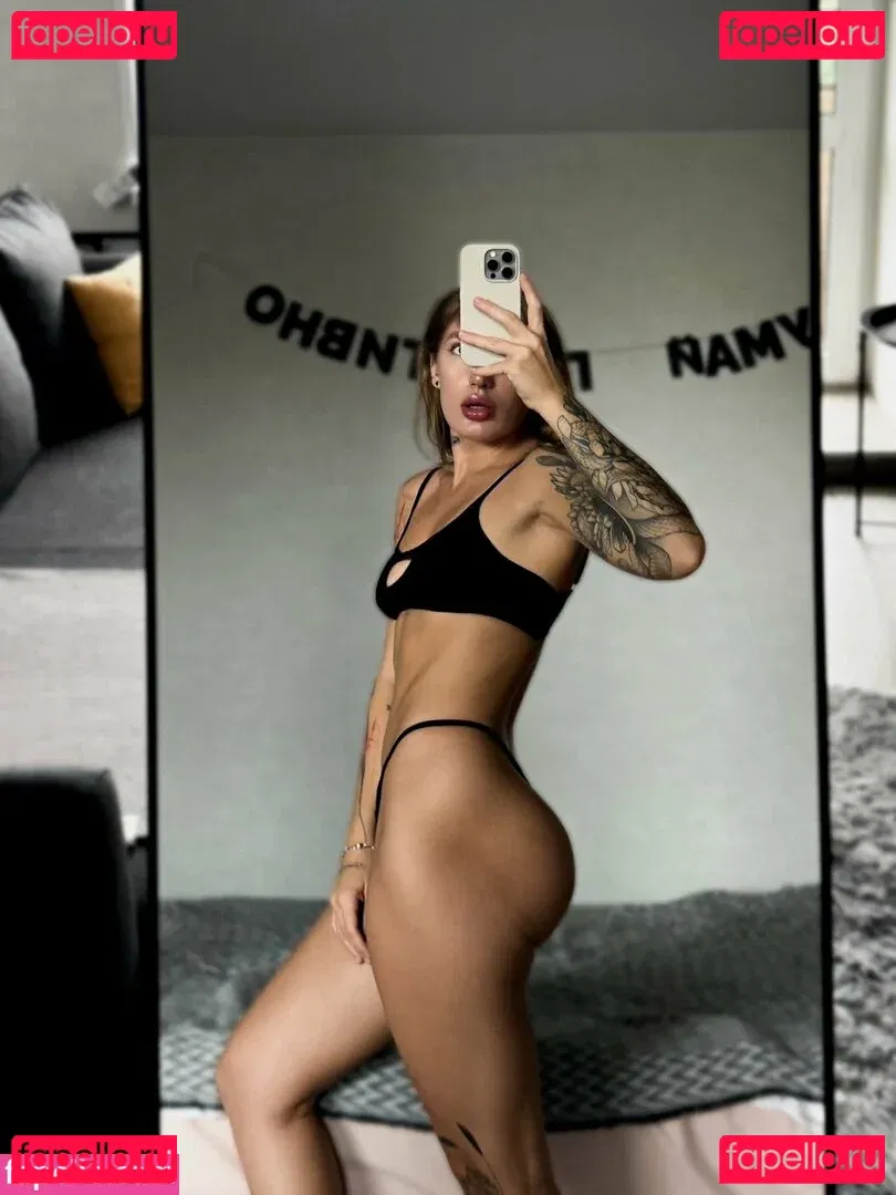 Arinawhynot Onlyfans Photo Gallery 