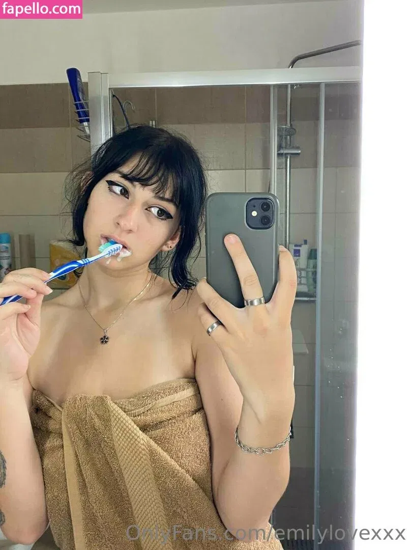 Emilylovexxx Onlyfans Photo Gallery 