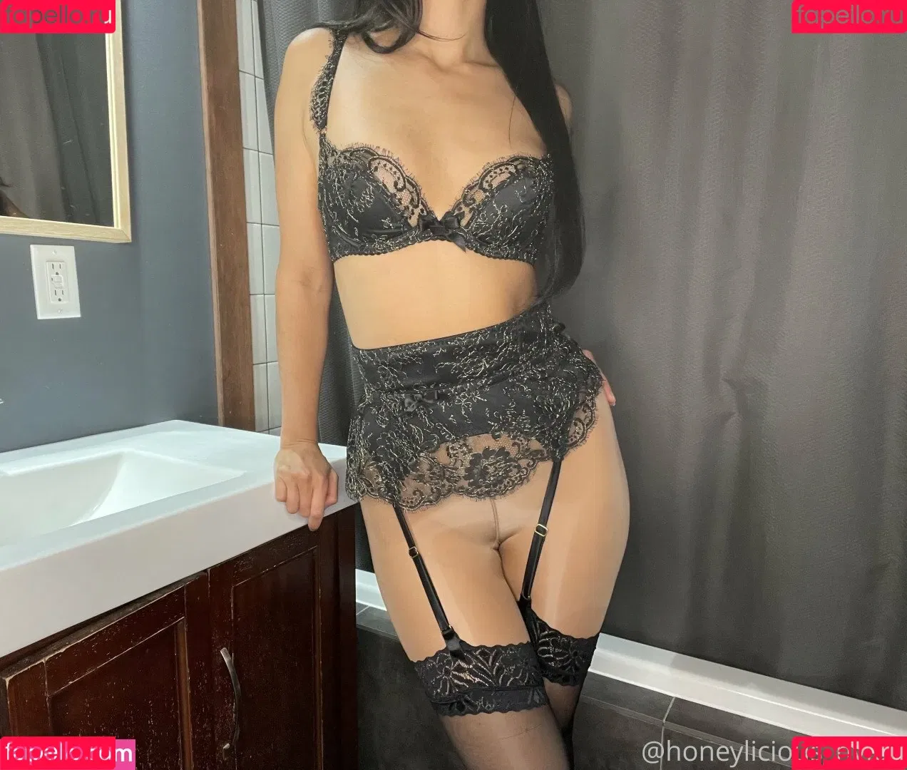 Simone Honey Onlyfans Photo Gallery 