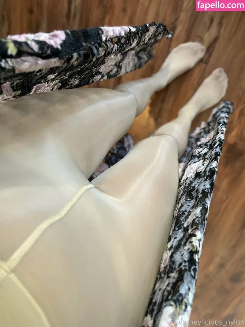 Simone Honey Onlyfans Photo Gallery 