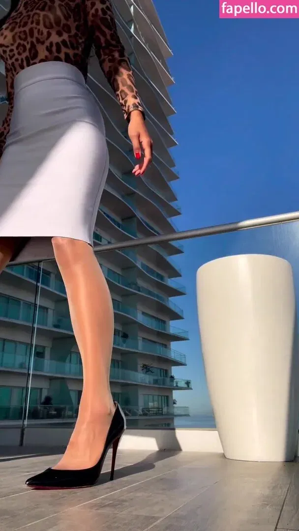 Simone Honey Onlyfans Photo Gallery 