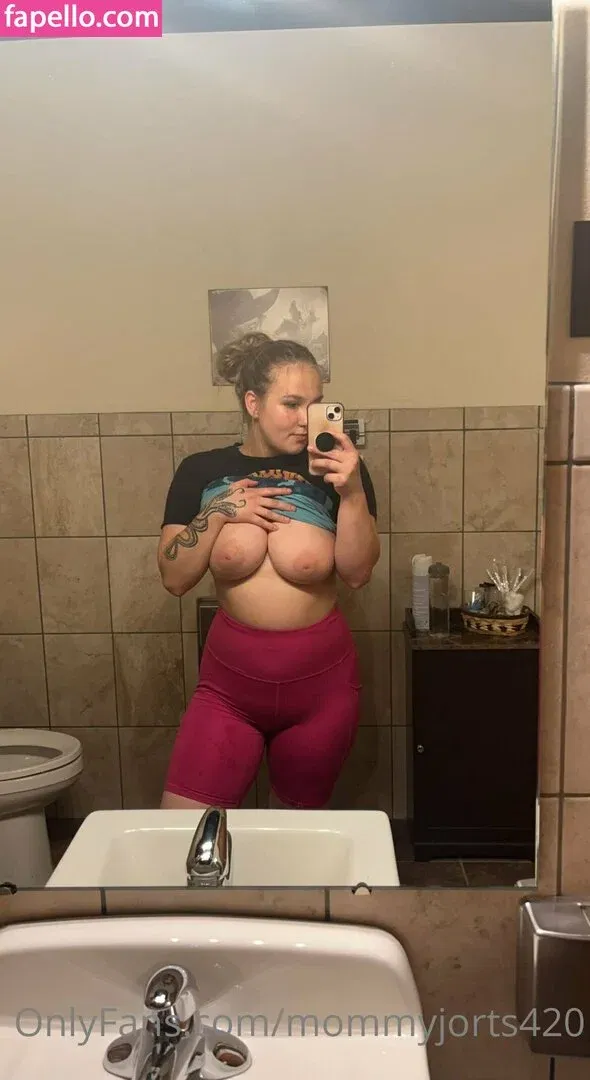mommyjorts420 Onlyfans Photo Gallery 