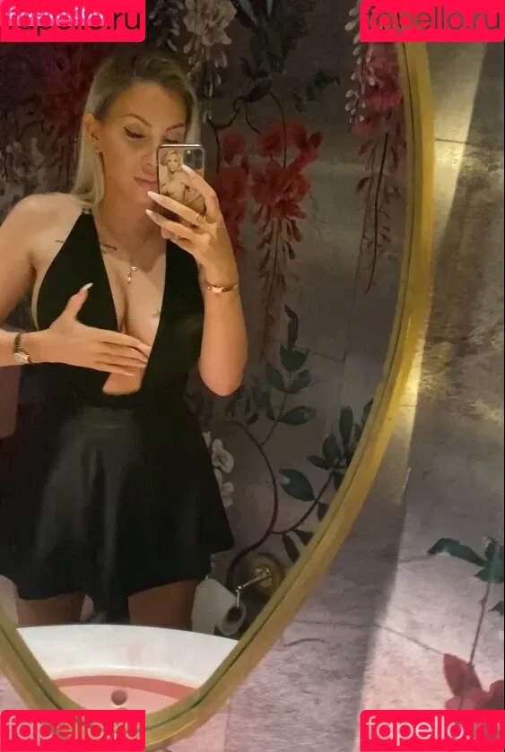 Tara Tabitha Onlyfans Photo Gallery 