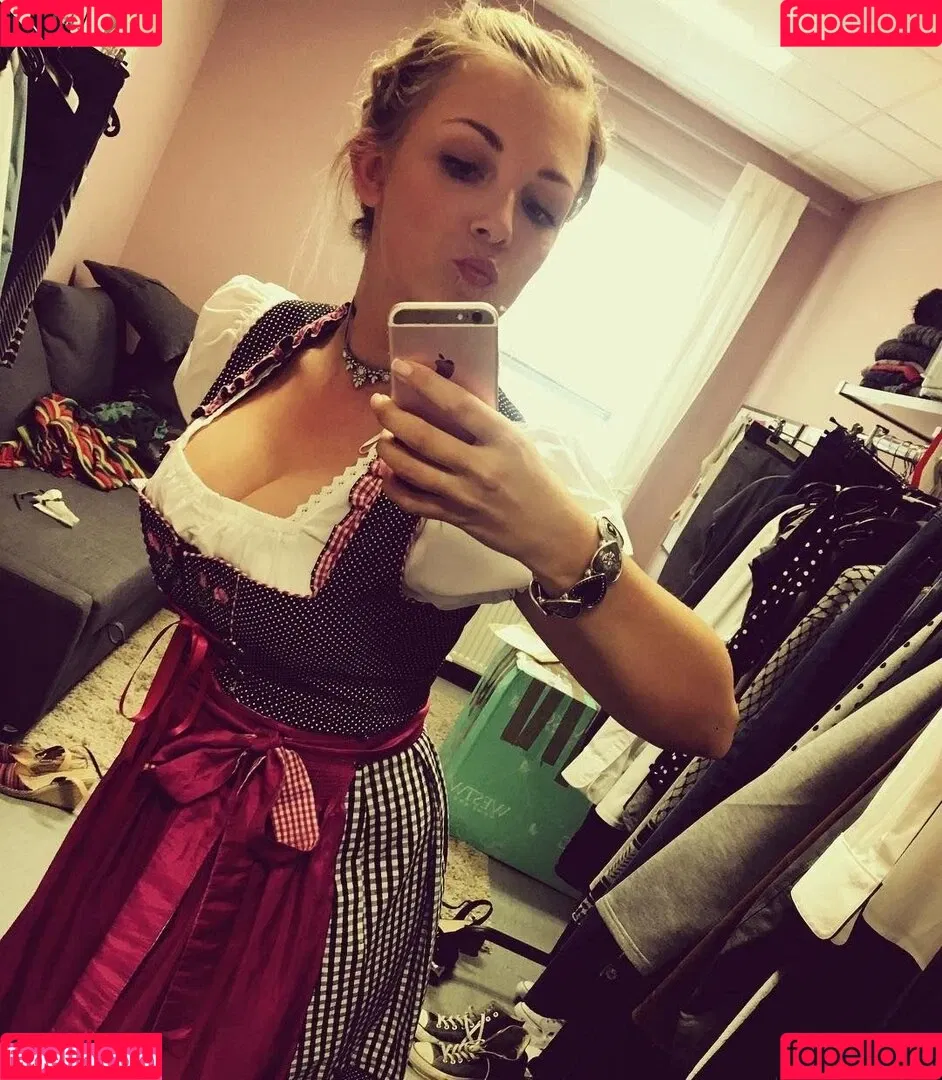 Iris Mareike Steen Onlyfans Photo Gallery 