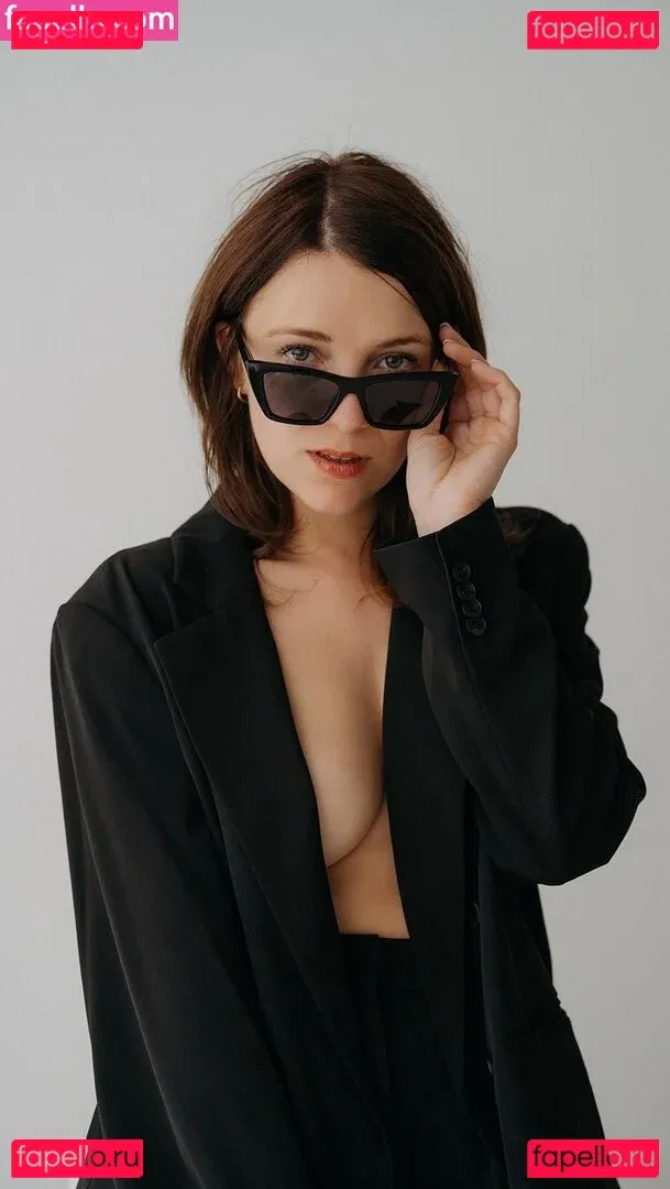 Iris Mareike Steen Onlyfans Photo Gallery 