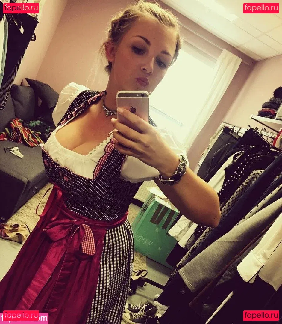 Iris Mareike Steen Onlyfans Photo Gallery 