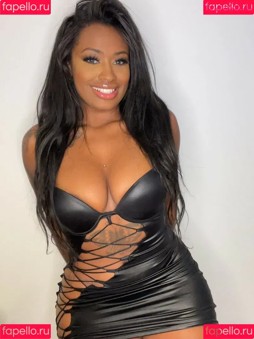 Samira Bombom Onlyfans Photo Gallery 