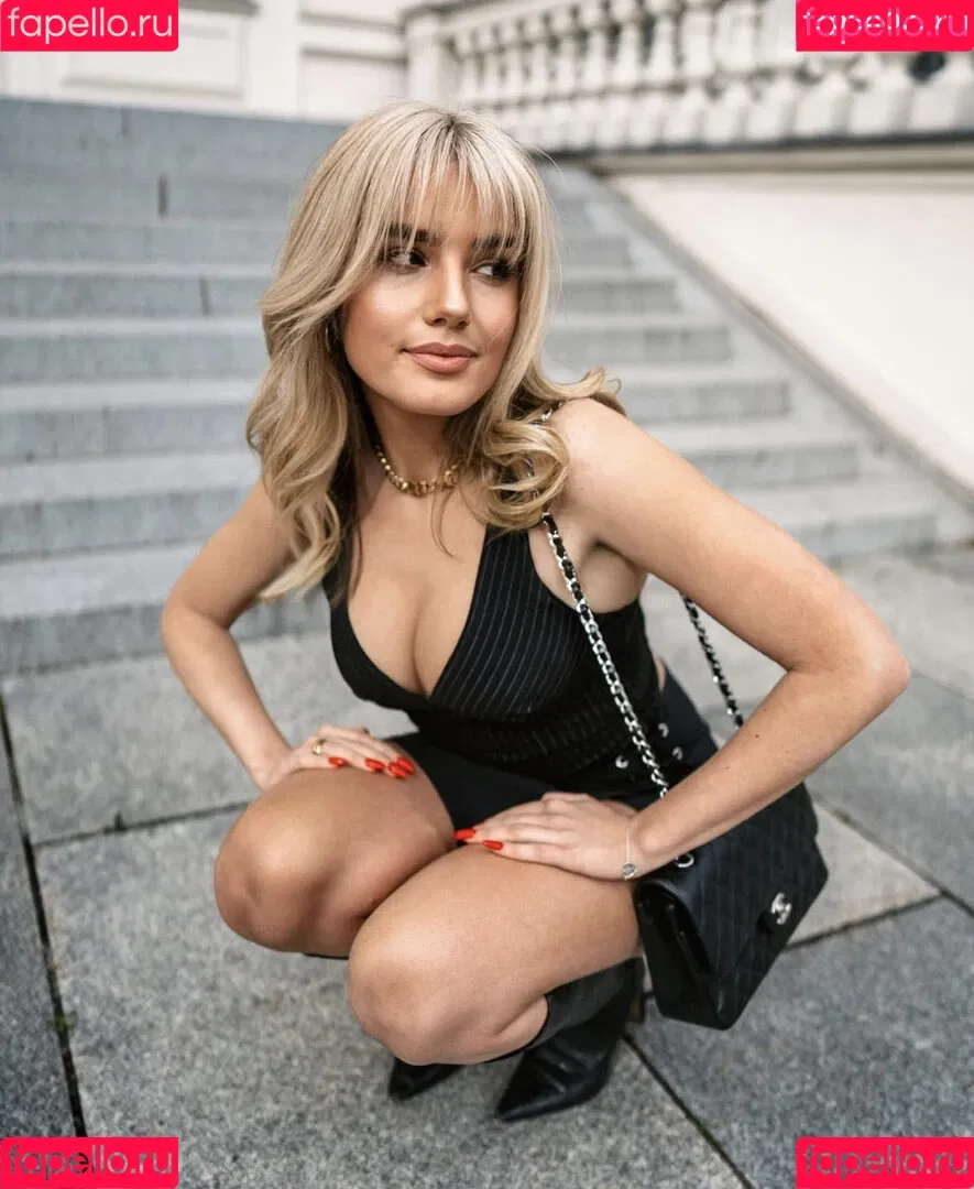 Laura Block Onlyfans Photo Gallery 