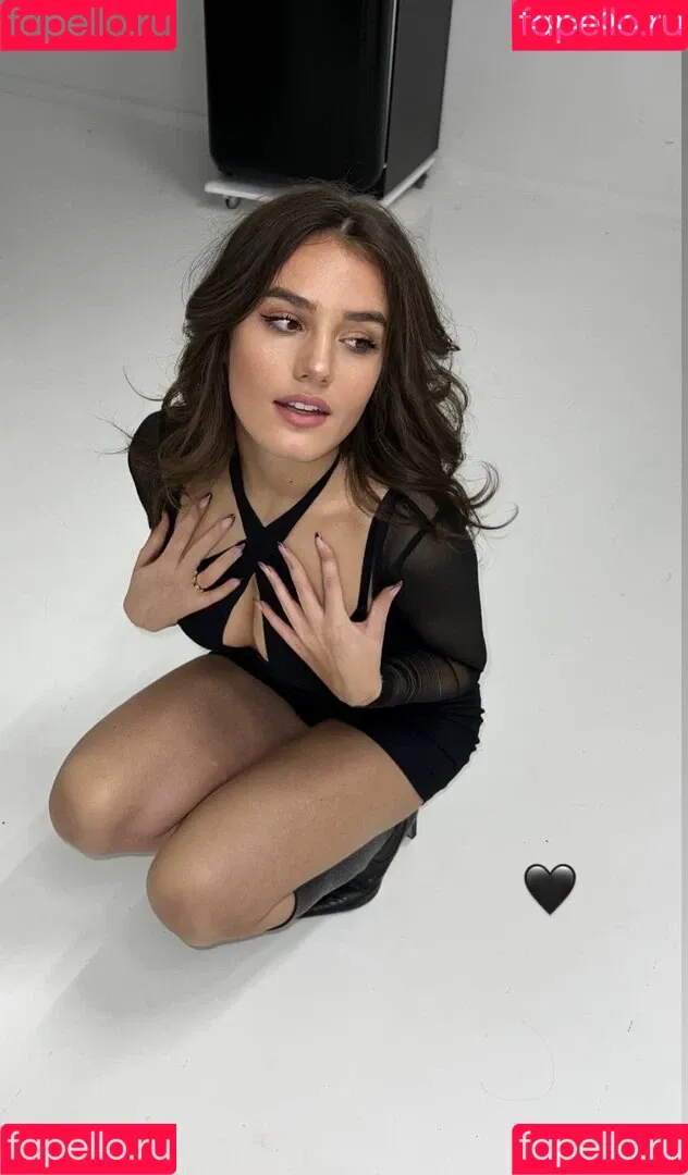 Laura Block Onlyfans Photo Gallery 