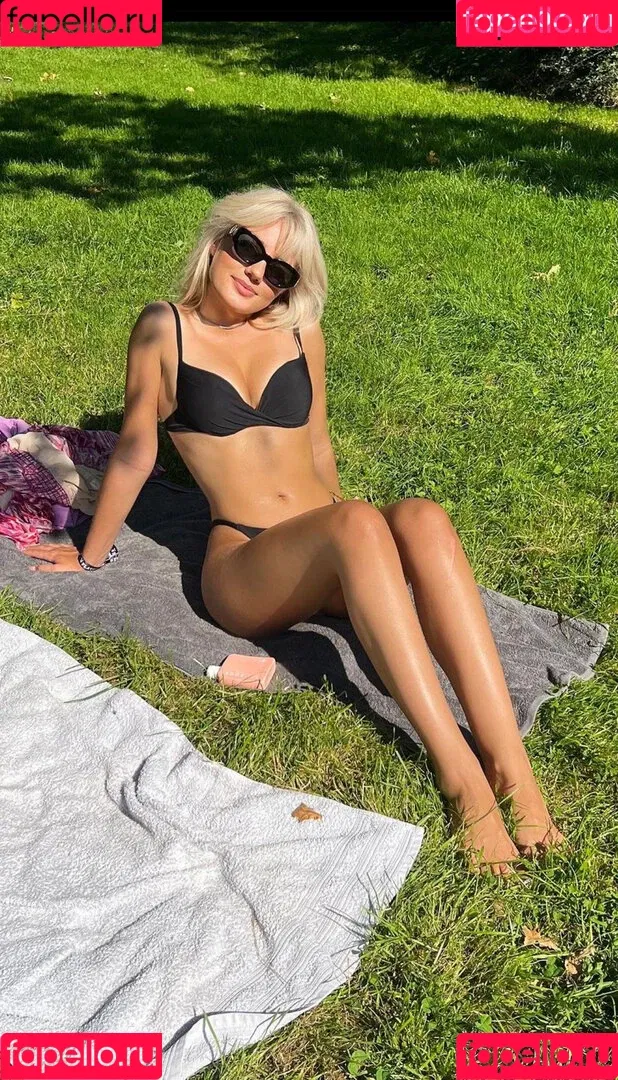 Laura Block Onlyfans Photo Gallery 
