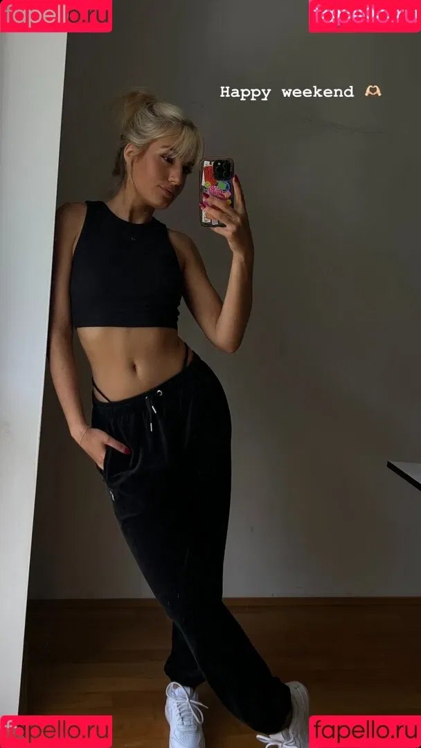 Laura Block Onlyfans Photo Gallery 